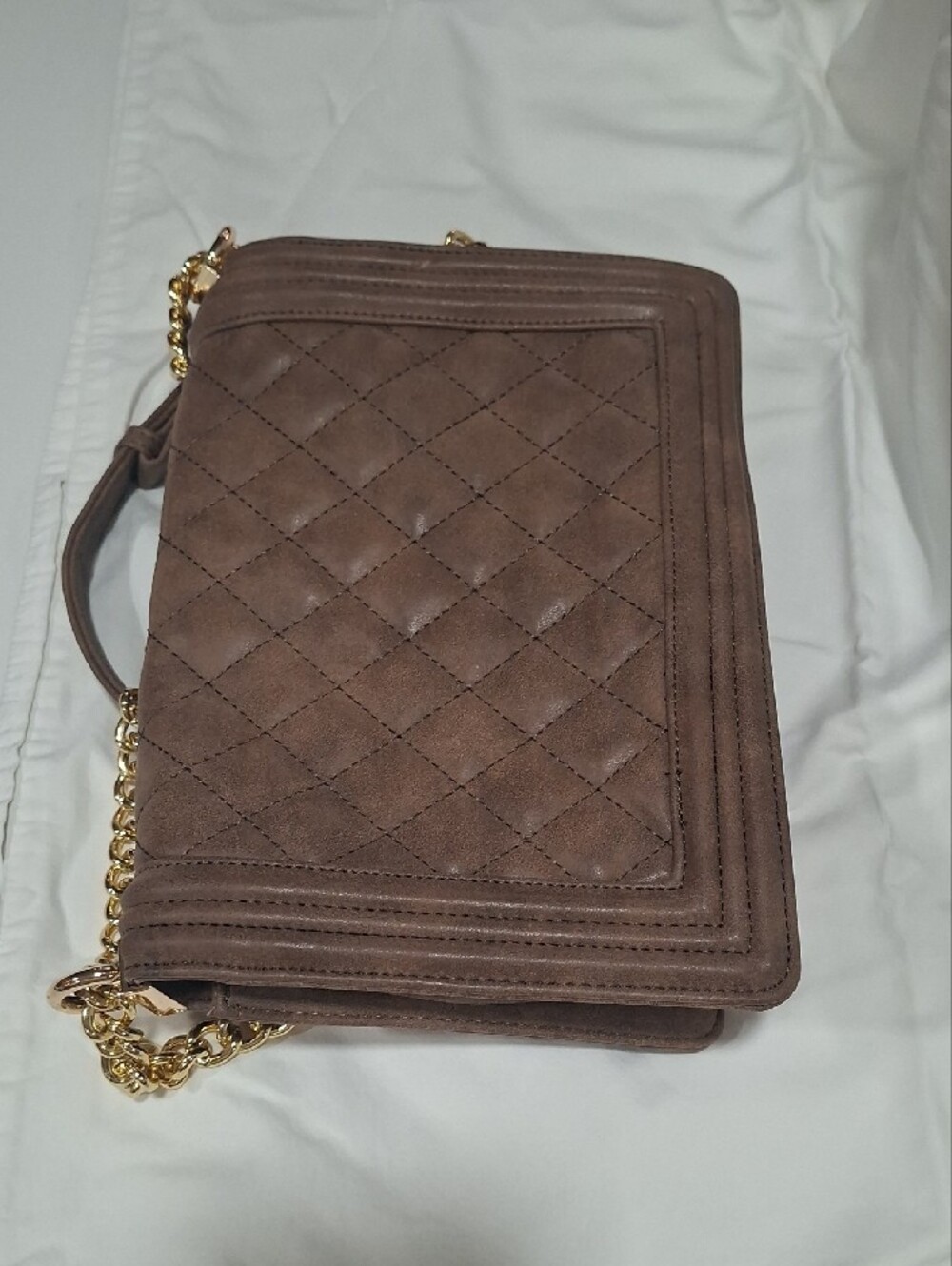 BCBGMaxAzria Quilted Taupe Shoulder Bag with Gold Chain - Picture 3 of 6